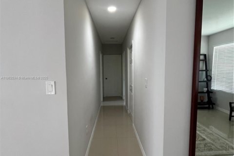 Villa ou maison à louer à Miami, Floride: 2 chambres, 89.19 m2 № 1890886 - photo 5