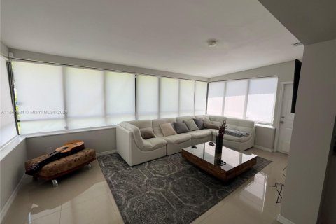 Villa ou maison à louer à Miami, Floride: 2 chambres, 89.19 m2 № 1890886 - photo 9