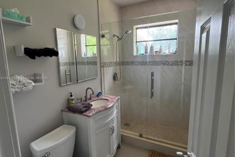 Villa ou maison à louer à Miami, Floride: 2 chambres, 89.19 m2 № 1890886 - photo 4
