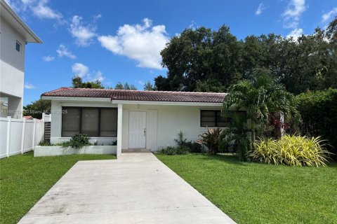 Villa ou maison à louer à Miami, Floride: 2 chambres, 89.19 m2 № 1890886 - photo 1