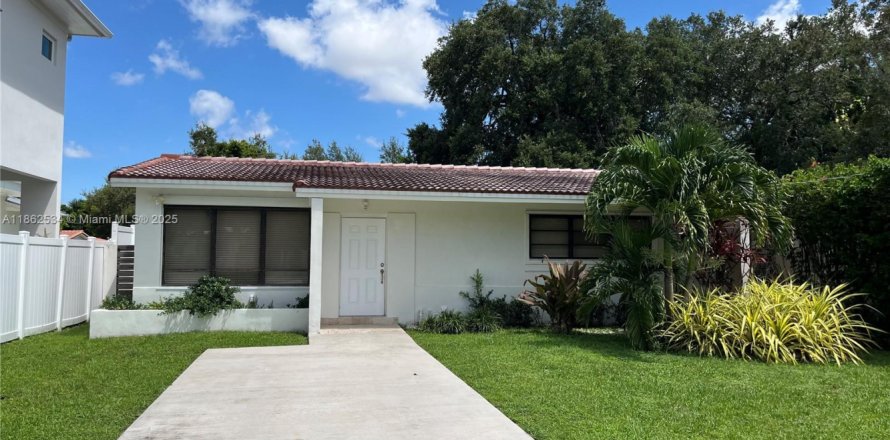 Villa ou maison à Miami, Floride 2 chambres, 89.19 m2 № 1890886