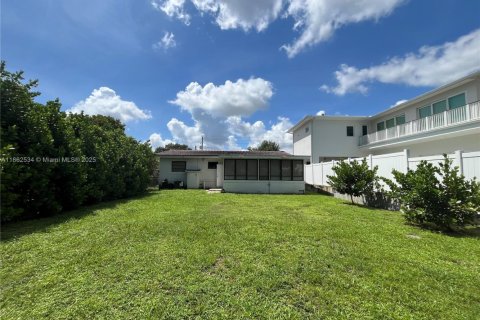 Villa ou maison à louer à Miami, Floride: 2 chambres, 89.19 m2 № 1890886 - photo 10