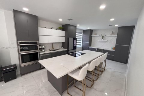 House in Weston, Florida 4 bedrooms, 209.59 sq.m. № 2076605 - photo 6