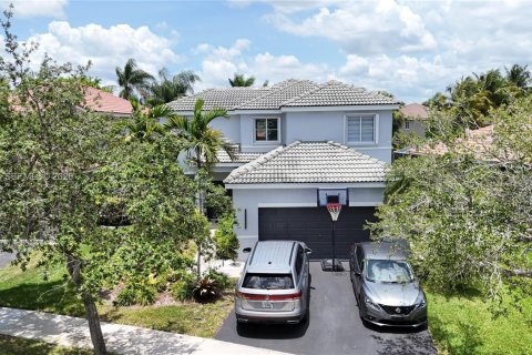 House in Weston, Florida 4 bedrooms, 209.59 sq.m. № 2076605 - photo 23
