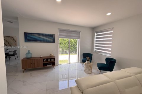 House in Weston, Florida 4 bedrooms, 209.59 sq.m. № 2076605 - photo 8