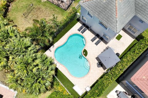 House in Weston, Florida 4 bedrooms, 209.59 sq.m. № 2076605 - photo 25