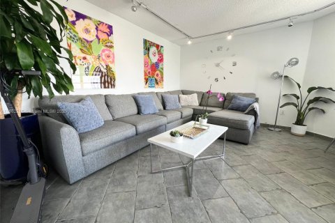 Copropriété à vendre à Aventura, Floride: 1 chambre, 81.1 m2 № 1961508 - photo 12