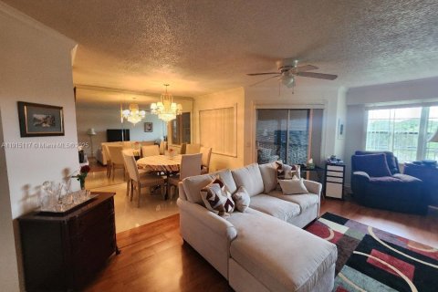 Copropriété à vendre à Pembroke Pines, Floride: 1 chambre, 97.18 m2 № 1971243 - photo 3