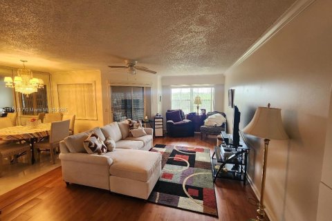 Copropriété à vendre à Pembroke Pines, Floride: 1 chambre, 97.18 m2 № 1971243 - photo 4