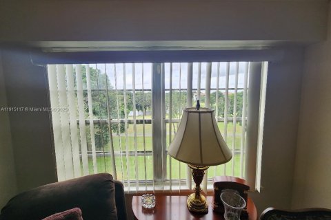 Copropriété à vendre à Pembroke Pines, Floride: 1 chambre, 97.18 m2 № 1971243 - photo 8