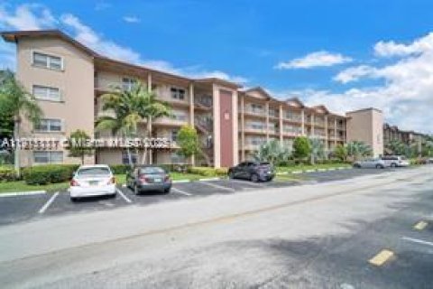 Copropriété à vendre à Pembroke Pines, Floride: 1 chambre, 97.18 m2 № 1971243 - photo 12