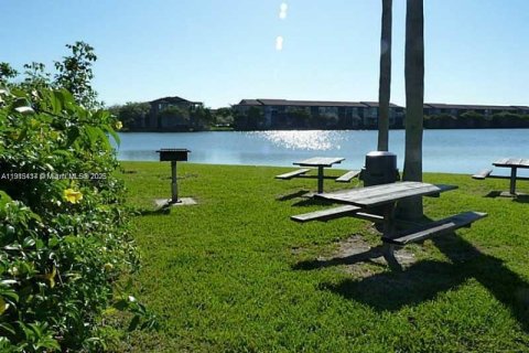 Copropriété à vendre à Pembroke Pines, Floride: 1 chambre, 97.18 m2 № 1971243 - photo 11