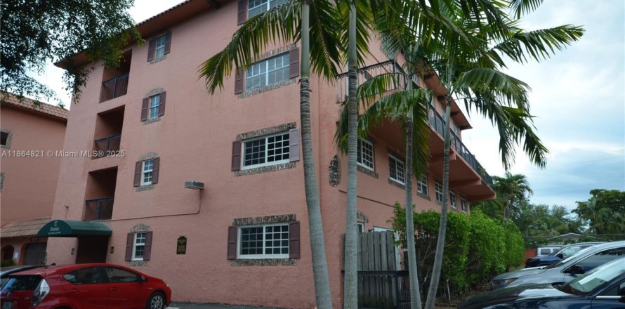 Condo in Fort Lauderdale, Florida, 2 bedrooms № 1897237