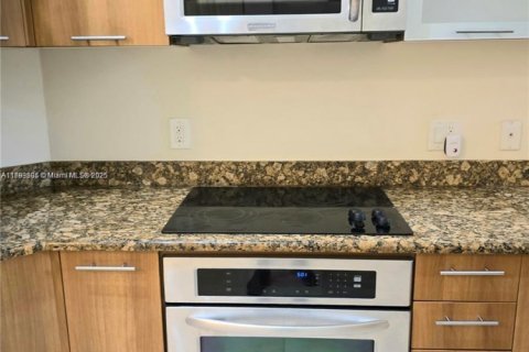 Condo in Plantation, Florida, 2 bedrooms  № 1700506 - photo 15