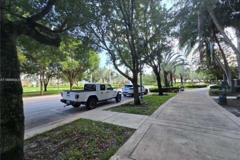 Condo in Plantation, Florida, 2 bedrooms  № 1700506 - photo 30