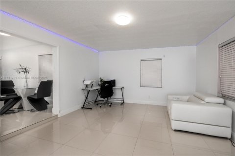 Casa en venta en Miami, Florida, 3 dormitorios, 154.4 m2 № 1867454 - foto 8