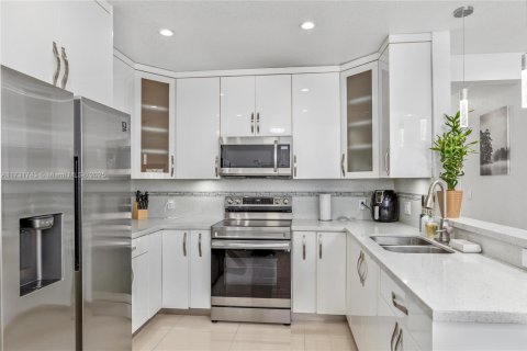 Casa en venta en Miami, Florida, 3 dormitorios, 154.4 m2 № 1867454 - foto 4