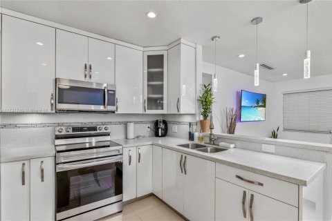 Casa en venta en Miami, Florida, 3 dormitorios, 154.4 m2 № 1867454 - foto 6