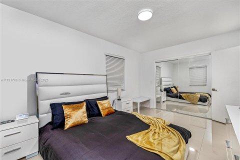Casa en venta en Miami, Florida, 3 dormitorios, 154.4 m2 № 1867454 - foto 12