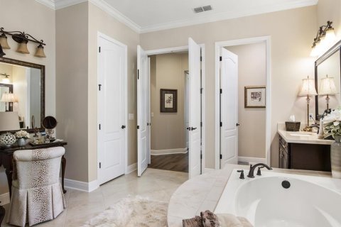 House in Winter Garden, Florida 5 bedrooms, 416.48 sq.m. № 1851515 - photo 27