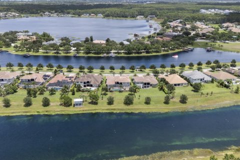 House in Winter Garden, Florida 5 bedrooms, 416.48 sq.m. № 1851515 - photo 2