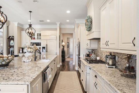 House in Winter Garden, Florida 5 bedrooms, 416.48 sq.m. № 1851515 - photo 15