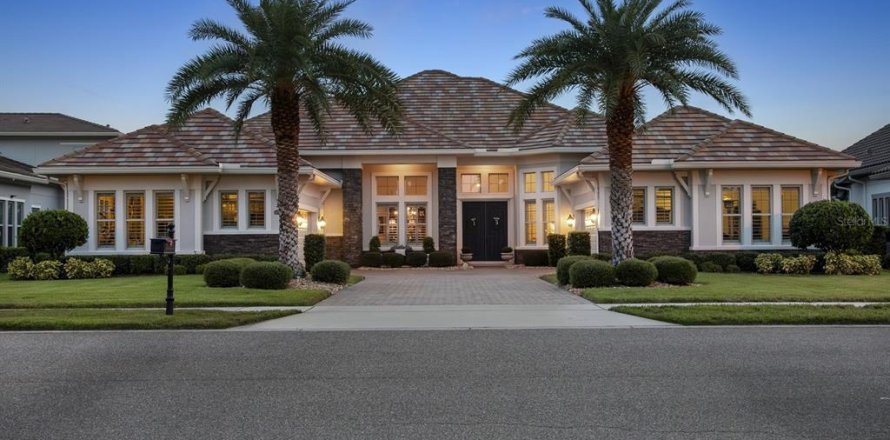 House in Winter Garden, Florida 5 bedrooms, 416.48 sq.m. № 1851515