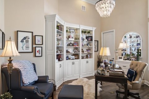 House in Winter Garden, Florida 5 bedrooms, 416.48 sq.m. № 1851515 - photo 9