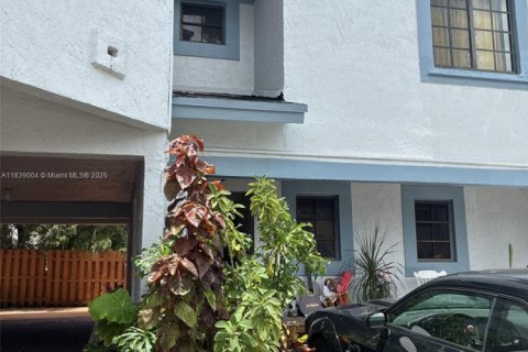 Townhouse in Miami, Florida 2 bedrooms, 89 sq.m. № 1830715 - photo 1