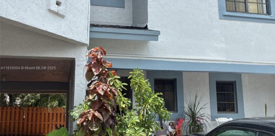 Townhouse in Miami, Florida 2 bedrooms, 89 sq.m. № 1830715