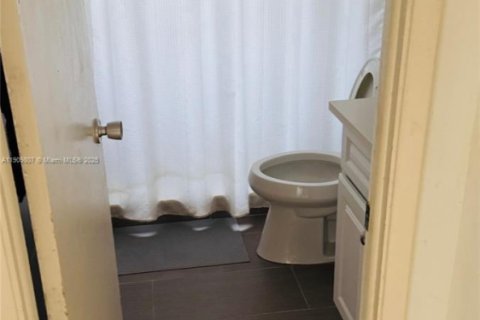 Снять в аренду кондоминиум в Помпано-Бич, Флорида 3 спальни, 129.13м2, № 1965461 - фото 8