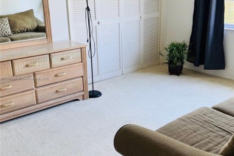 Снять в аренду кондоминиум в Помпано-Бич, Флорида 3 спальни, 129.13м2, № 1965461 - фото 7