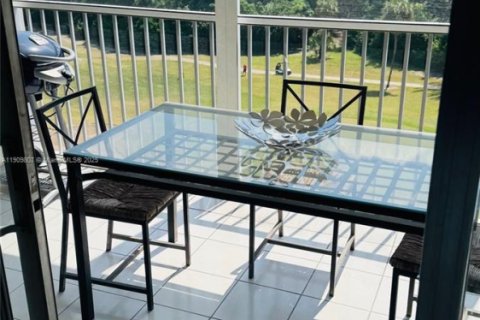 Снять в аренду кондоминиум в Помпано-Бич, Флорида 3 спальни, 129.13м2, № 1965461 - фото 2