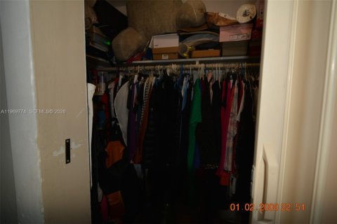 House in Hialeah, Florida 5 bedrooms, 215.35 sq.m. № 2030580 - photo 26