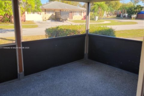 Casa en alquiler en Pompano Beach, Florida, 2 dormitorios, 84.73 m2 № 1964234 - foto 12