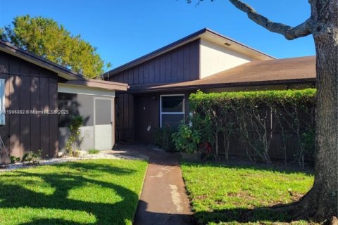 Casa en alquiler en Pompano Beach, Florida, 2 dormitorios, 84.73 m2 № 1964234 - foto 1