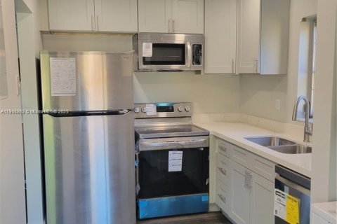 Casa en alquiler en Pompano Beach, Florida, 2 dormitorios, 84.73 m2 № 1964234 - foto 2