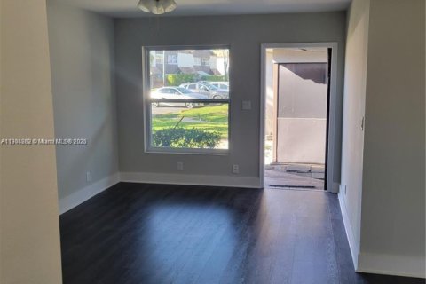 Casa en alquiler en Pompano Beach, Florida, 2 dormitorios, 84.73 m2 № 1964234 - foto 3