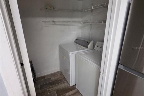 House in Orlando, Florida 1 bedroom, 70.79 sq.m. № 2197425 - photo 3