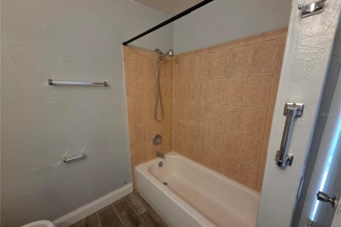 House in Orlando, Florida 1 bedroom, 70.79 sq.m. № 2197425 - photo 17
