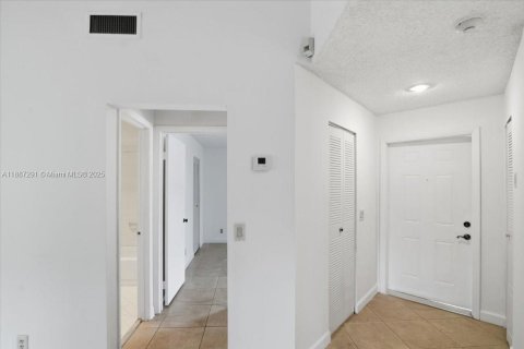 Купить виллу или дом в Хайалиа, Флорида 2 спальни, 92.07м2, № 2016810 - фото 6