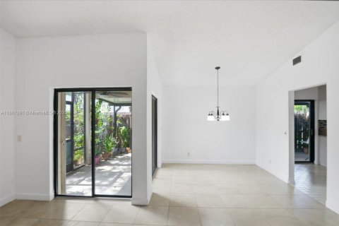 Купить виллу или дом в Хайалиа, Флорида 2 спальни, 92.07м2, № 2016810 - фото 8