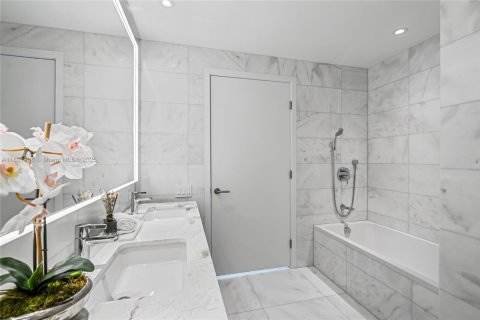 Condominio en venta en Miami Beach, Florida, 3 dormitorios, 217.02 m2 № 1875429 - foto 23