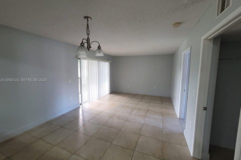 Condo in West Palm Beach, Florida, 2 bedrooms  № 2378514 - photo 5