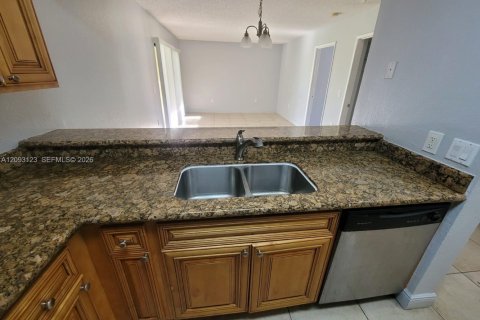 Condo in West Palm Beach, Florida, 2 bedrooms  № 2378514 - photo 2