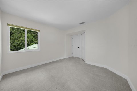 House in Tampa, Florida 4 bedrooms, 219.99 sq.m. № 2204146 - photo 12