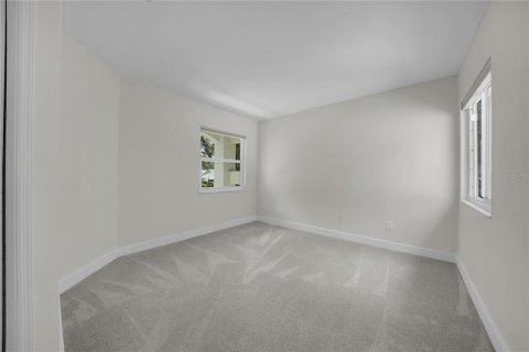 House in Tampa, Florida 4 bedrooms, 219.99 sq.m. № 2204146 - photo 14