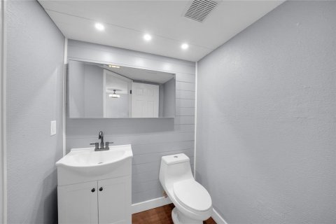 House in Tampa, Florida 4 bedrooms, 219.99 sq.m. № 2204146 - photo 10