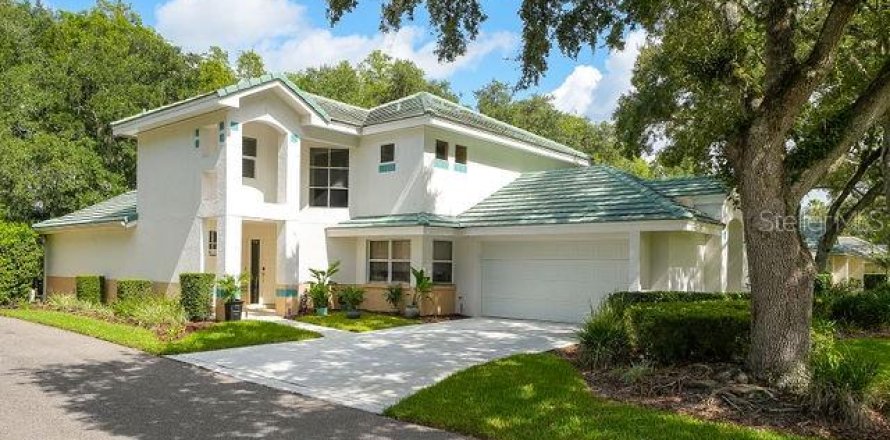 House in Tampa, Florida 4 bedrooms, 219.99 sq.m. № 2204146