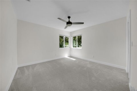 House in Tampa, Florida 4 bedrooms, 219.99 sq.m. № 2204146 - photo 13